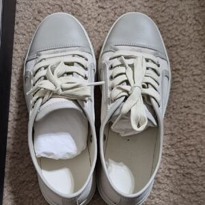 Gucci Women's Sneakers in White and Gray